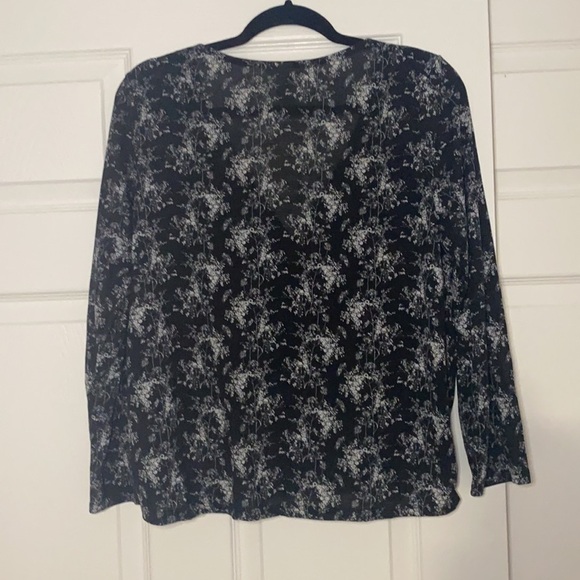 H&M Floral Printed V Neck Blouse - Picture 4 of 4